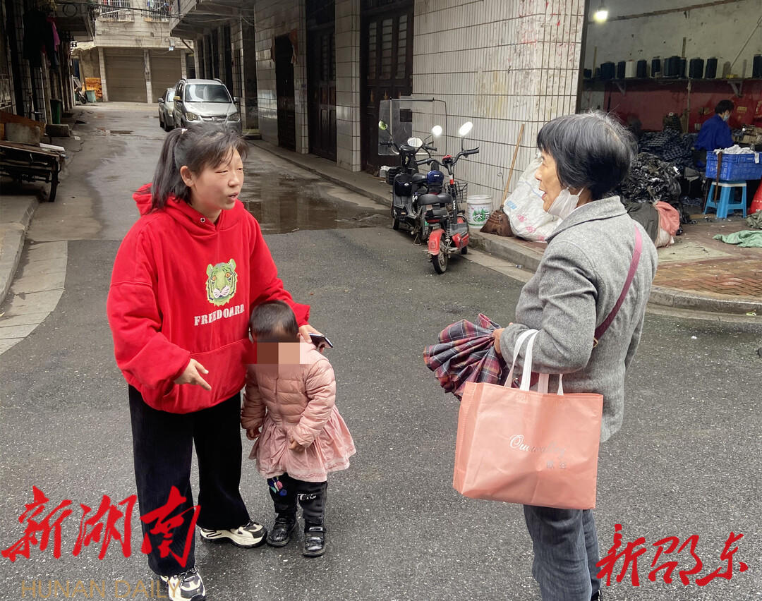 爱心阿姨助走失女孩找到家人_邵阳头条网